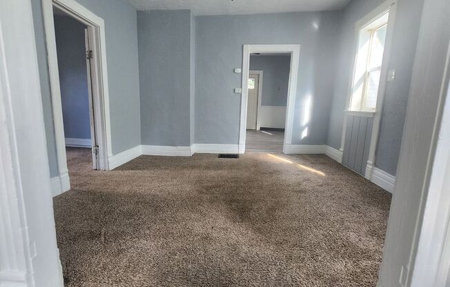 3 beds, 1 bath, $1,100