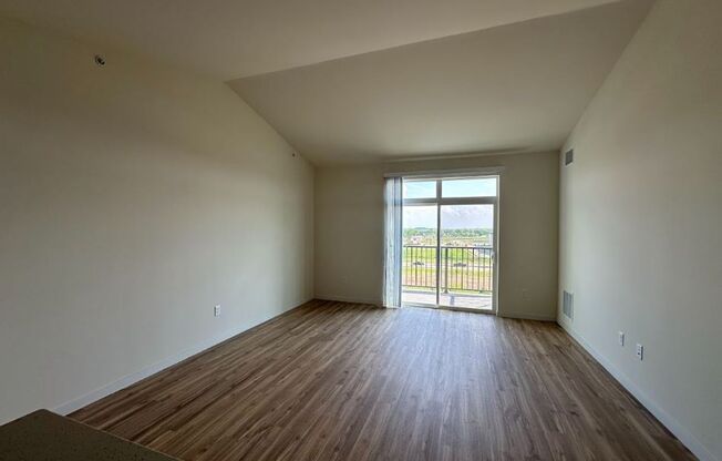 1 bed, 1 bath, 757 sqft, $1,349, Unit 143-220