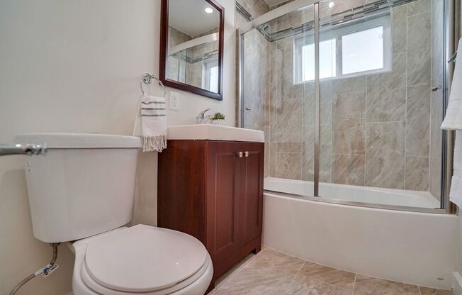 633 W Hyde Park Blvd.
