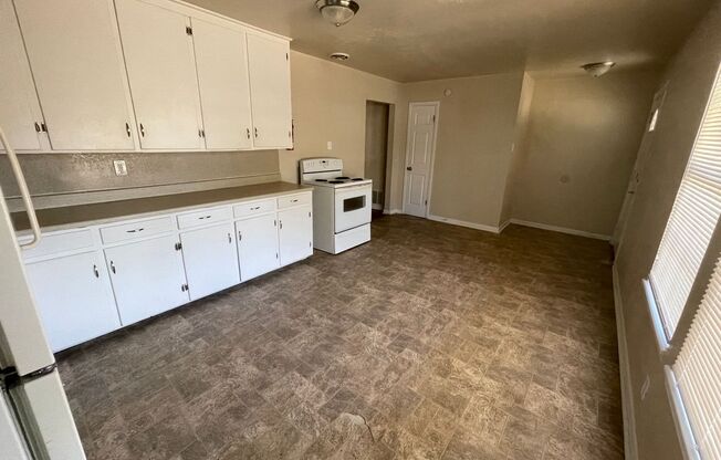 3 beds, 1 bath, $1,100