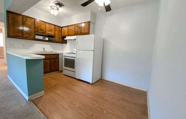 Eastlake Terrace 2 Bedroom Dining Area & Kitchen