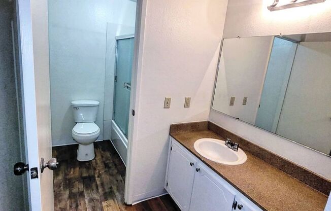 2 beds, 2 baths, 988 sqft, $2,175, Unit 122
