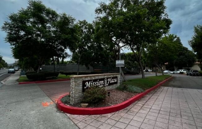 Beautiful 2 BD, 2 BA First Floor Condo at Mission Plaza! 1000 Sq Ft w/ Great Amenities!