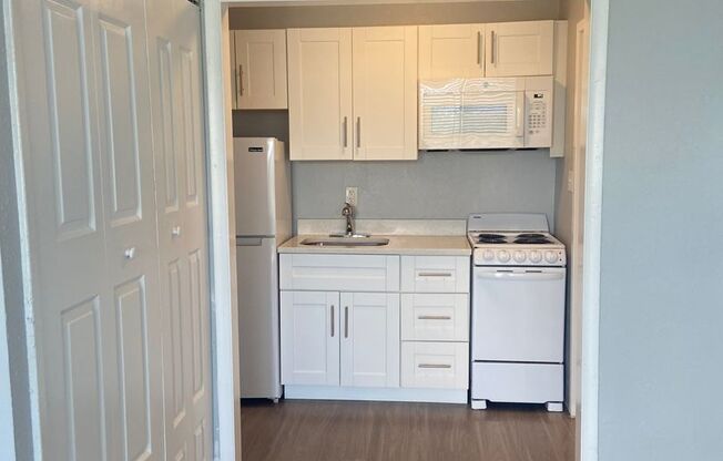 Studio, 1 bath, 500 sqft, $850, Unit 140