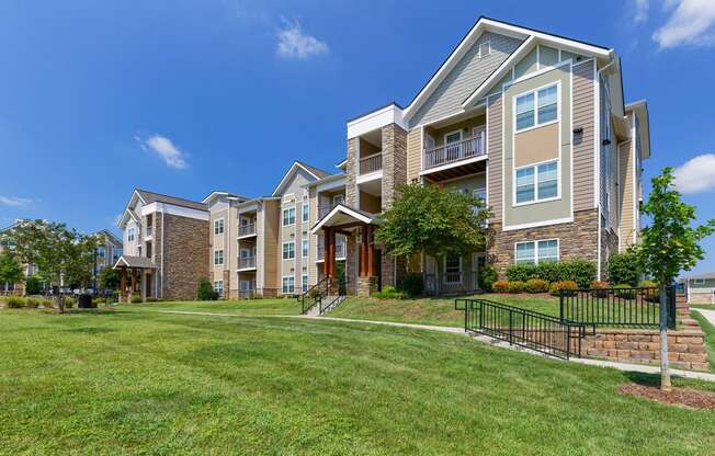 Glenbrook Apartments - Exterior building with manicured lawn