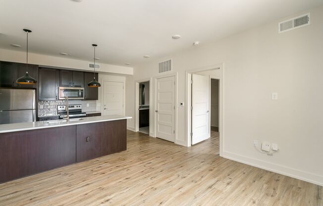 2 beds, 2 baths, $1,725, Unit 1050 N 4th St. Apt. 305