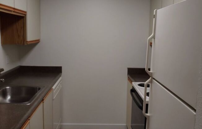 1 bed, 1 bath, 610 sqft, $1,650, Unit B304