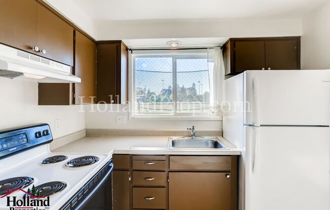 3 beds, 1.5 baths, 1,000 sqft, $1,645, Unit C