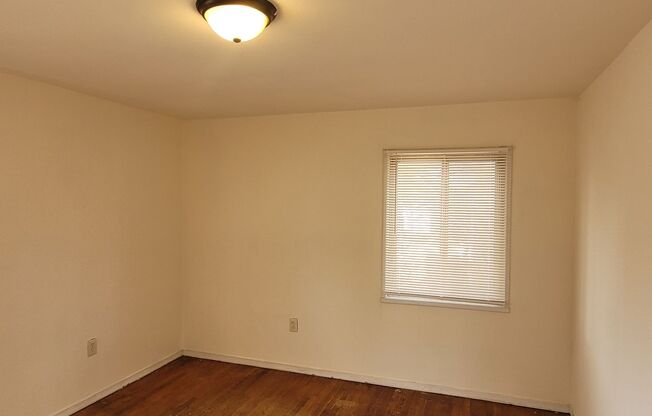 3 beds, 1 bath, $1,095