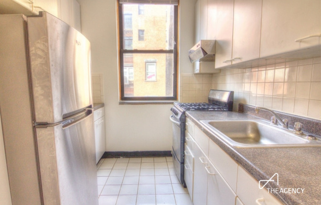 259 W 90 ST