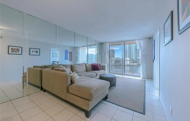 121 GOLDEN ISLES DR