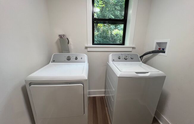 2 beds, 1 bath, 750 sqft, $2,099, Unit 5637 Hobart St. #34