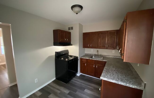 3 beds, 1 bath, $1,150