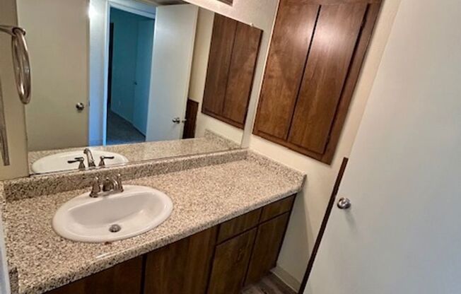 1 bed, 1 bath, 700 sqft, $1,575, Unit 40