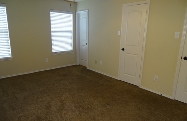 3 beds, 2.5 baths, $1,695