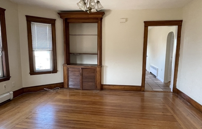 2 beds, 1 bath, 1,200 sqft, $2,900, Unit 2