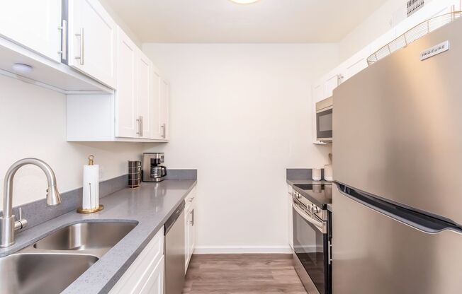 2 beds, 2 baths, 922 sqft, $1,250, Unit 1042