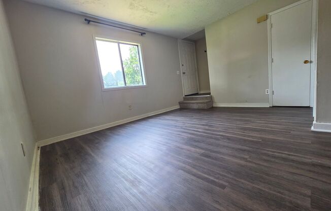 Cozy 2 Bed/ 1 Bath Two Story Townhome - Remodeled Kitchen - Close to Bellingham Park - Water/Trash Included in the Rent