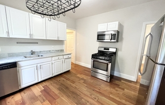 4 beds, 1 bath, $3,000, Unit 1