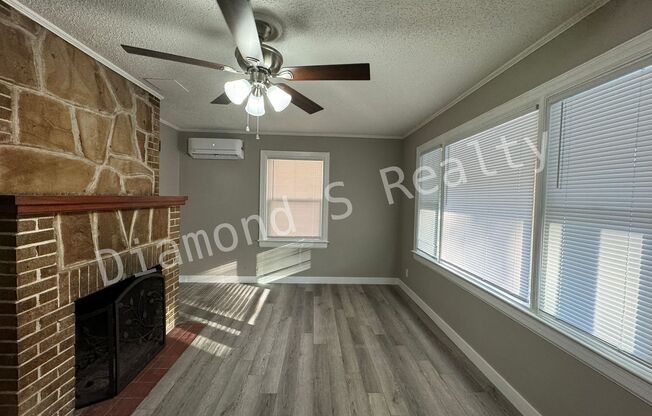 2 beds, 1 bath, $1,199