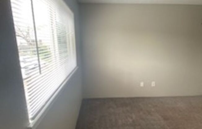 2 beds, 2 baths, 856 sqft, $920, Unit 2726-1210