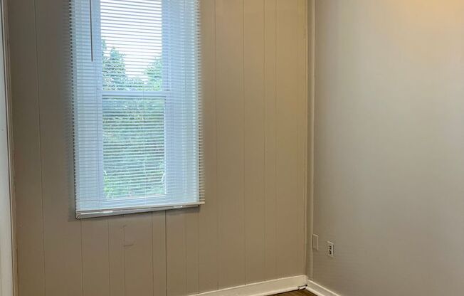 2 beds, 1 bath, 465 sqft, $1,095, Unit 212