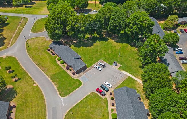 1 bed, 1 bath, 624 sqft, $975, Unit 906-906D Foxcroft