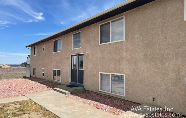 743 E LAPORTE DR