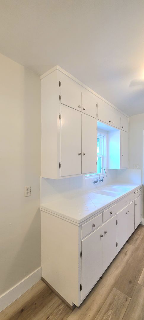 2 beds, 1 bath, $2,195