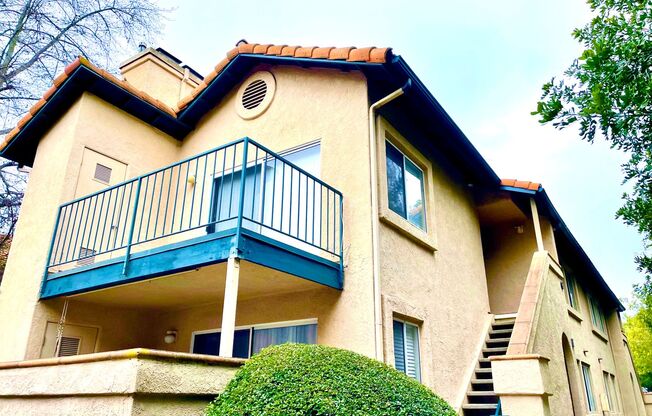 FOR RENT - Inviting Upper Unit 3 BR Condo With Hardwood Floors, Fireplace, Community Pool