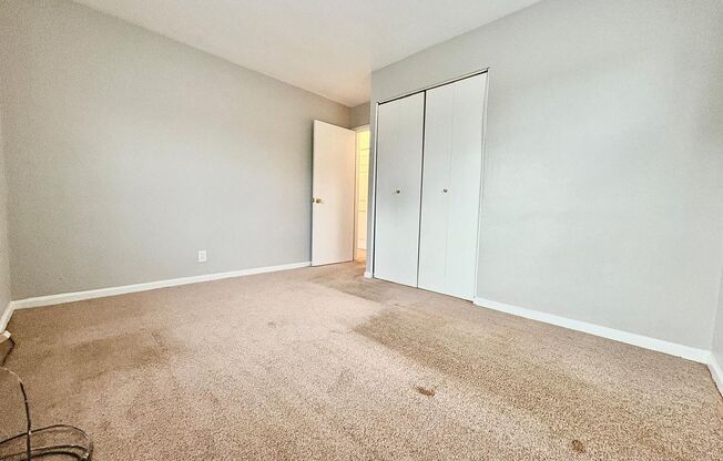 2 beds, 1 bath, $1,100