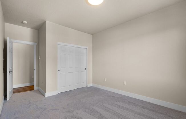 3 beds, 2 baths, 1,511 sqft, $1,995, Unit J-404