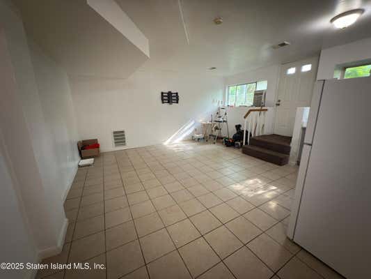 1327 ROCKLAND AVE