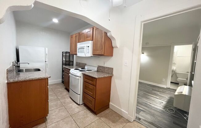 Studio, 1 bath, $1,295, Unit 23