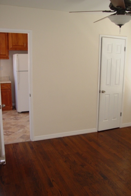 3 beds, 1 bath, $3,295