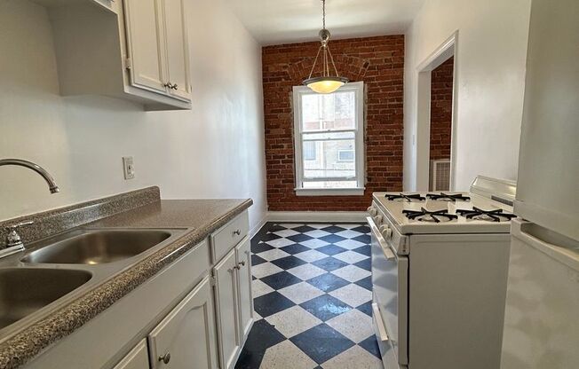 Studio, 1 bath, 525 sqft, $1,425, Unit 306