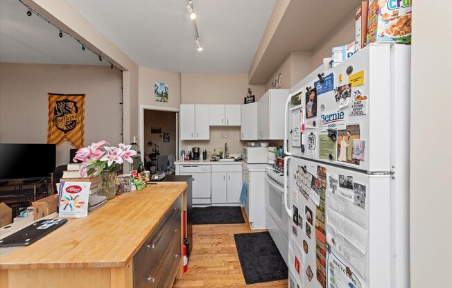 4607 N PAULINA