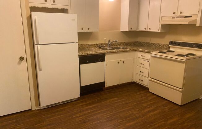 1 bed, 1 bath, 900 sqft, $805, Unit 1108 HOLIK SQ-Unit D