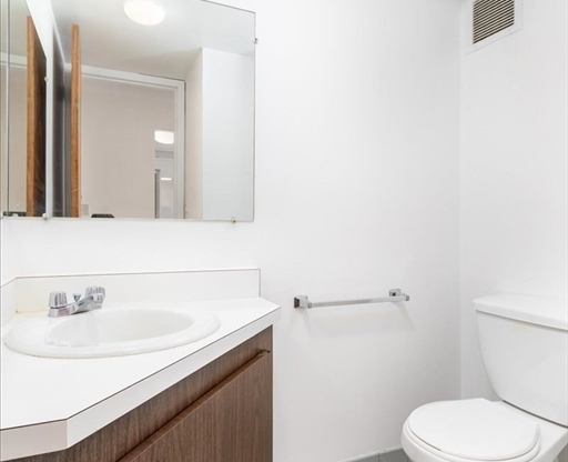1 bed, 1.5 baths, 700 sqft, $3,400, Unit 807