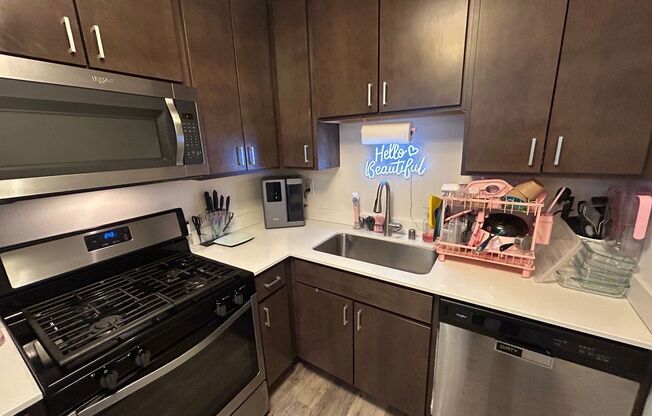 2 beds, 1 bath, $1,395, Unit 204