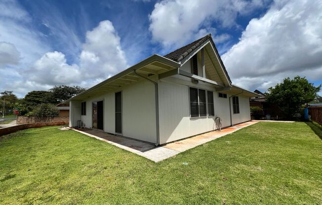 3br/2ba single family house in Mililani w/yard (Pets Negotiable)