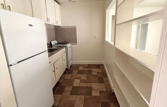 2 beds, 1 bath, 640 sqft, $2,195, Unit 545-34