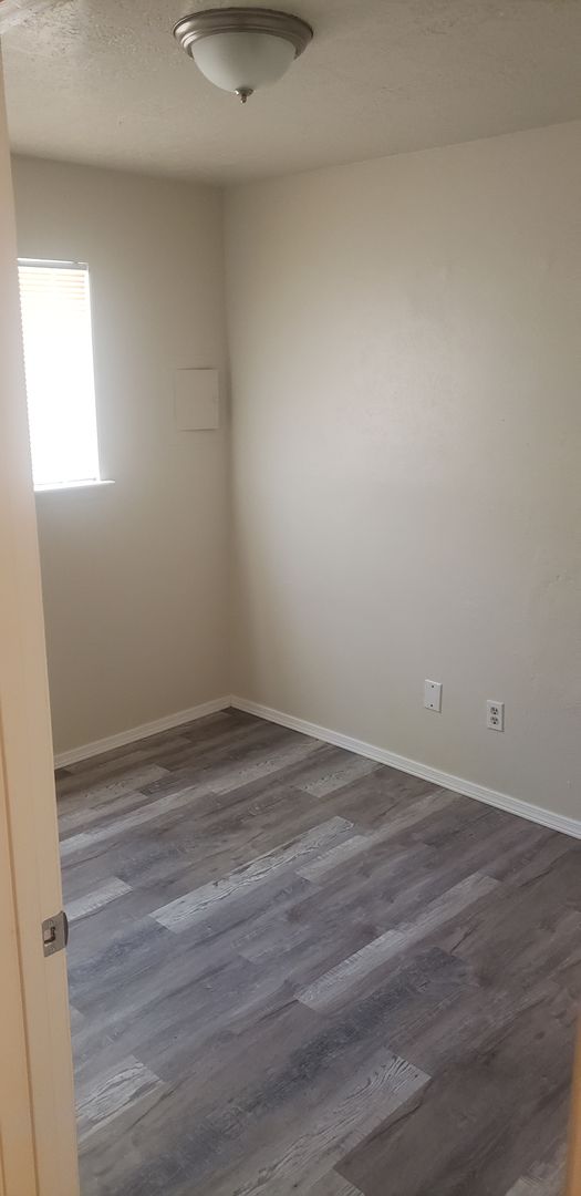 Remodeled 2br, 1b, 813 Sq. ft 1st floor apartment in 4-plex - Next to park