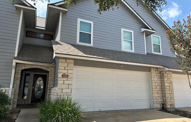 College Station - 4 Bedroom / 2.5 Bath / 2 Story Townhome in Canyon Creek Complex.