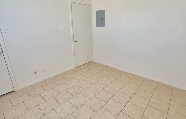 2 beds, 1 bath, 3,430 sqft, $745, Unit B