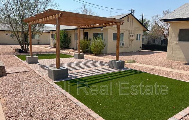 1125 E DEVONSHIRE AVE