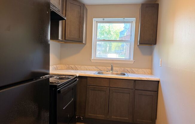 2 beds, 1 bath, 900 sqft, $1,525, Unit A6