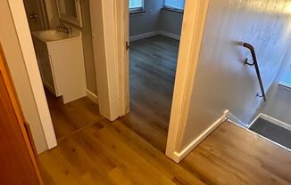 $1095 - 3 bedroom/ 1 bathroom -  Newly Remodeled Duplex