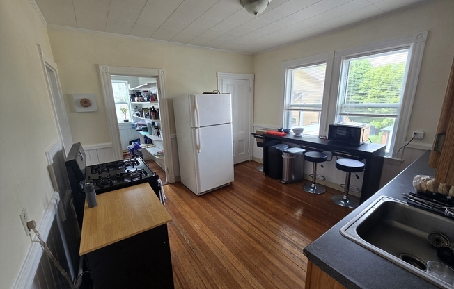 60 DUSTIN ST