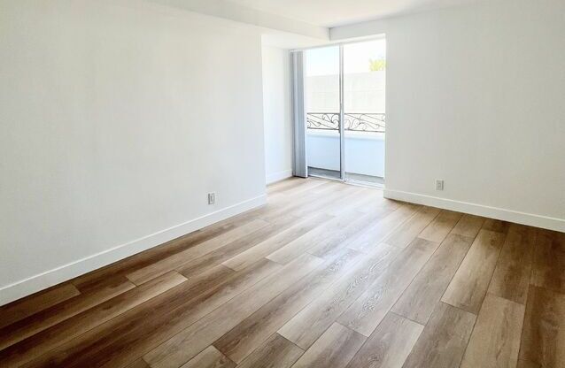 1 bed, 1.5 baths, 1,373 sqft, $4,595, Unit 709